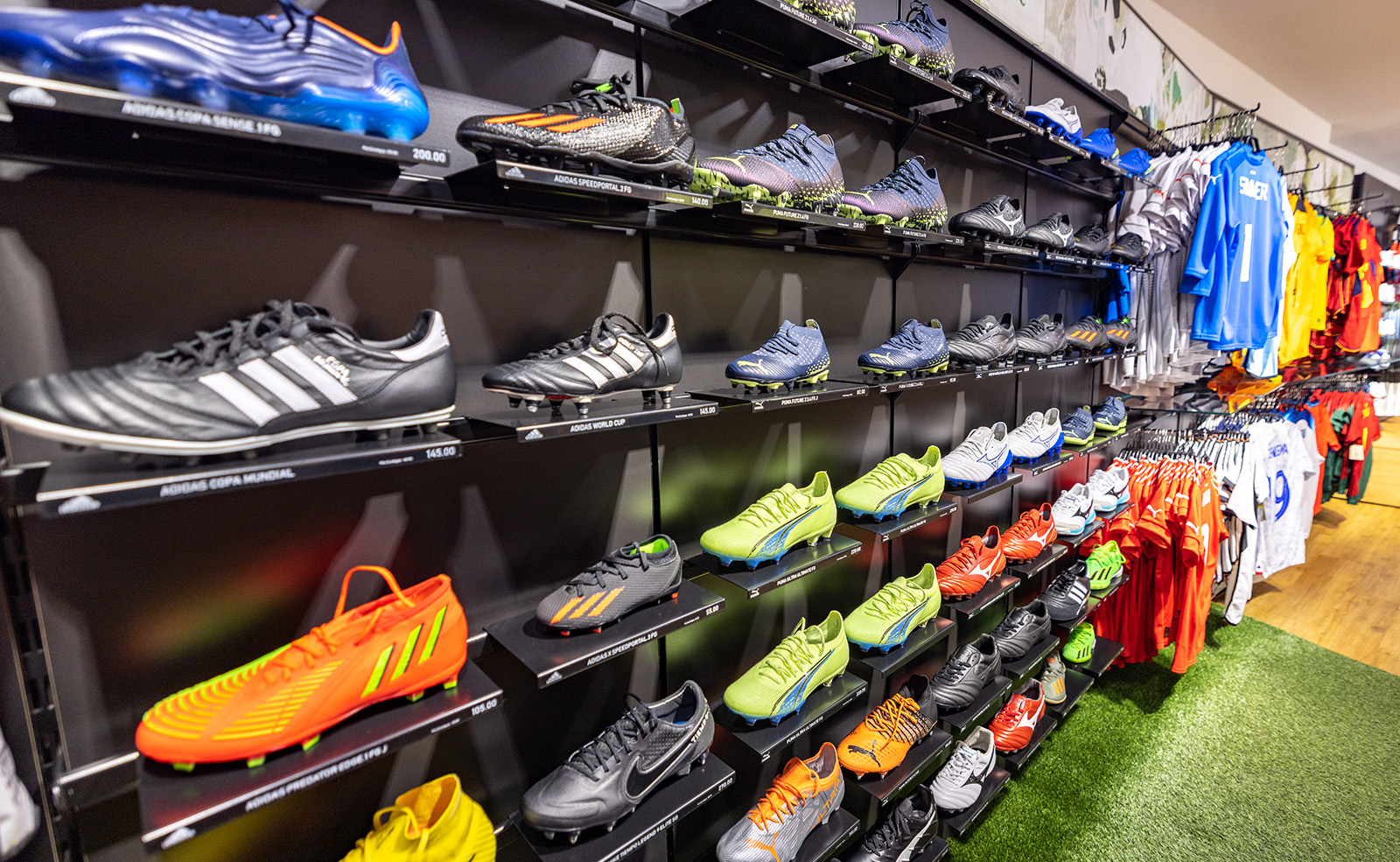 Chaussures de football, Crampons de football, Nike, Adidas, Puma